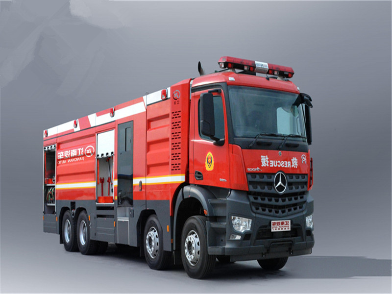 奔馳18噸水罐消防車(chē)